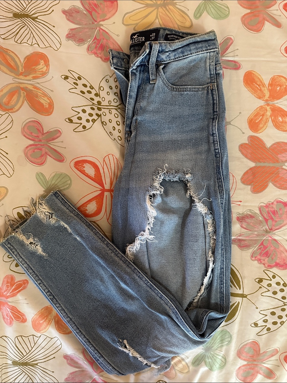 Hollister Light Wash Distressed Women's Skinny Jeans